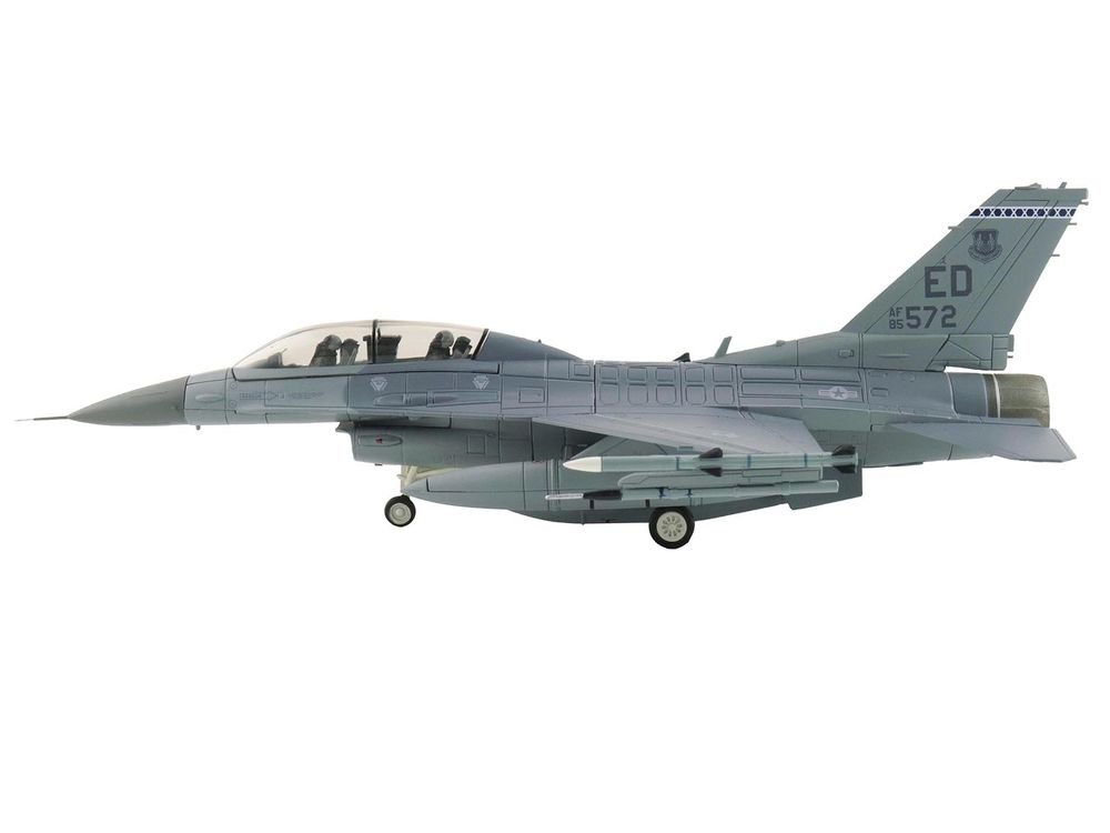 Lockheed F-16D Fighting Falcon Fighter Aircraft "85-1572 Edwards Air Force Base" (2024) United States Air Force "Air Power Series" 1/72 Diecast Model by Hobby Master view 2