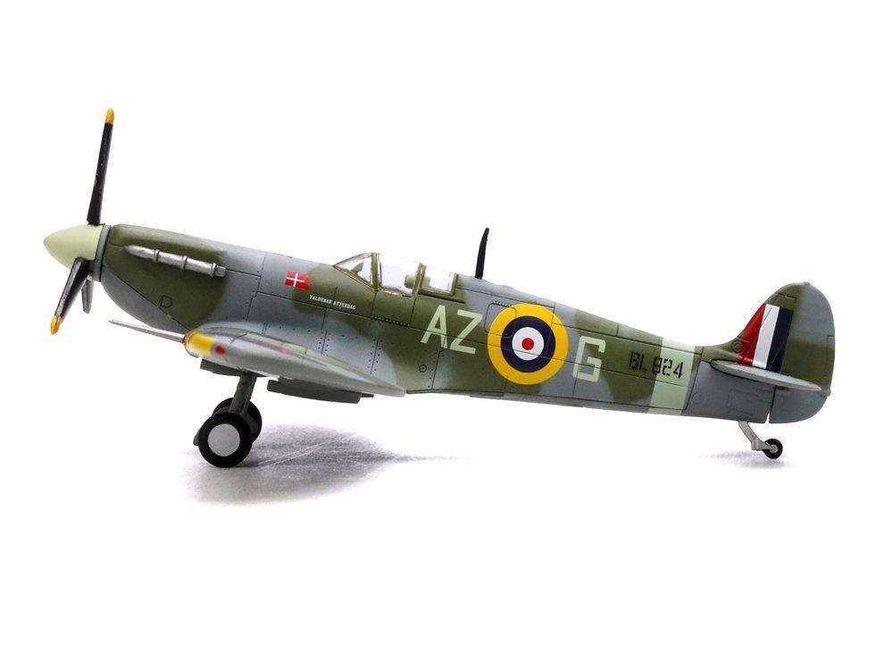 Supermarine Spitfire Mk Vb Fighter Aircraft "BL924 Pilot Officer Aksel Svendsen Danish Presentation Spitfire Valdemar Atterdag No. 234 Madras Presidency Squadron" (1942) Royal Air Force 1/72 Diecast Model by Legion view 3