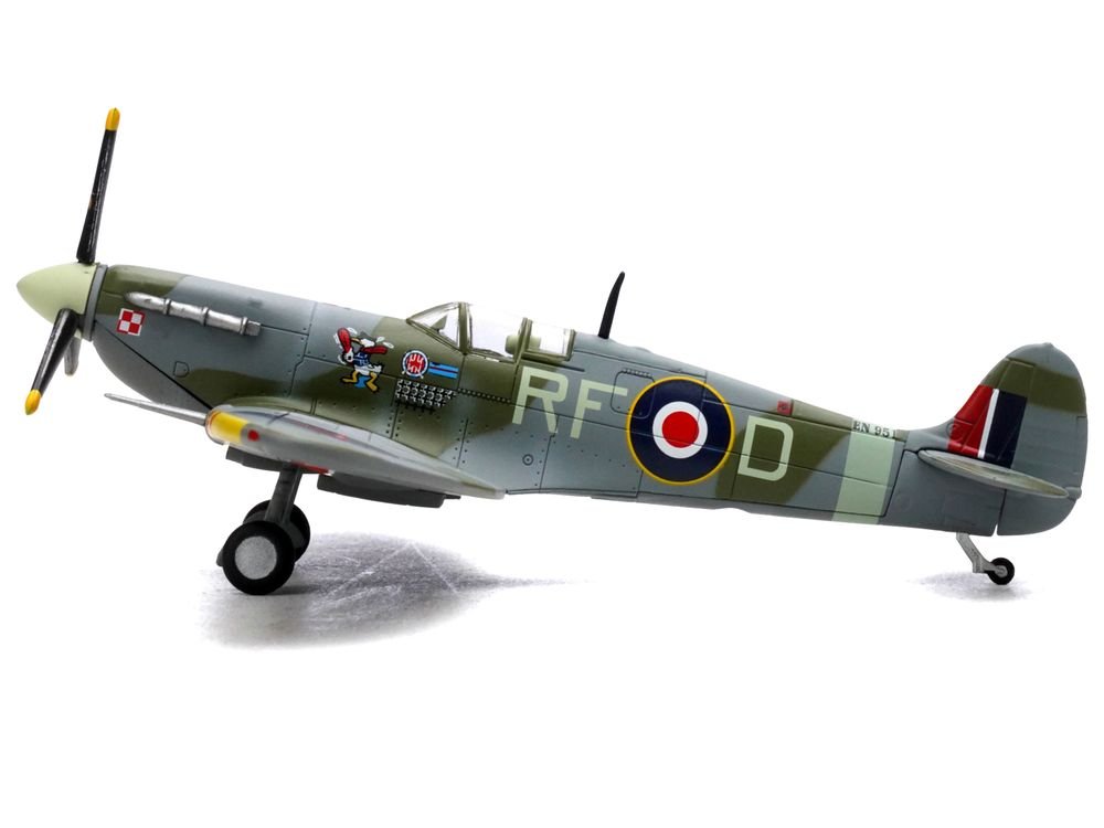 Supermarine Spitfire Mk Vb Fighter Aircraft "EN951 Ace Jan Zumbach No. 303 Polish Kosciuszko Squadron" (1943) Royal Air Force 1/72 Diecast Model by Legion view 2