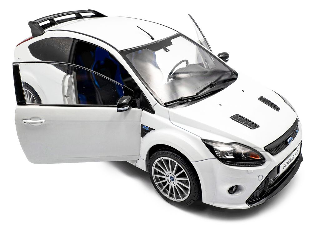 2009 Ford Focus RS MK2 Frozen White 1/18 Diecast Model Car by Solido view 2