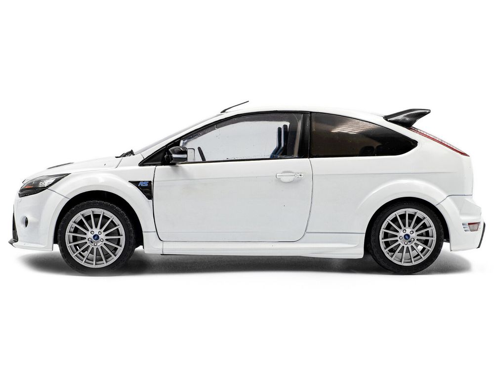 2009 Ford Focus RS MK2 Frozen White 1/18 Diecast Model Car by Solido view 3