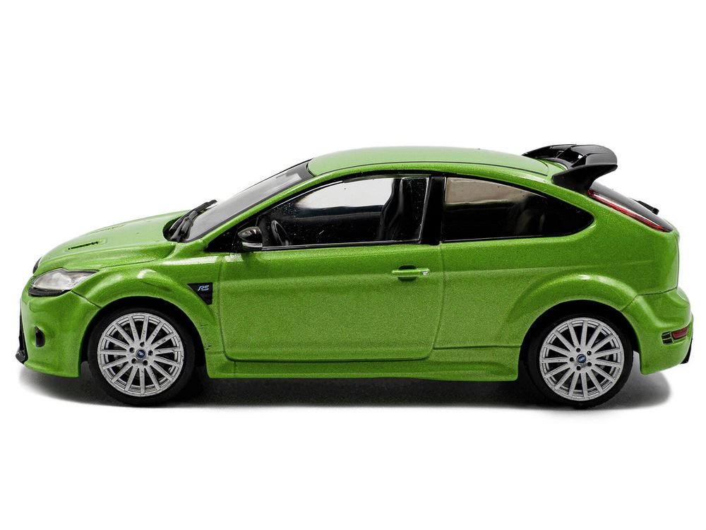 2010 Ford Focus MKII RS Ultimate Green Metallic 1/43 Diecast Model Car by Solido view 2