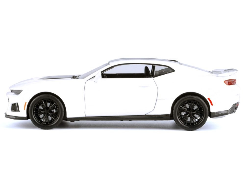 2017 Chevrolet Camaro ZL1 White 1/24 Diecast Model Car by Motormax view 2