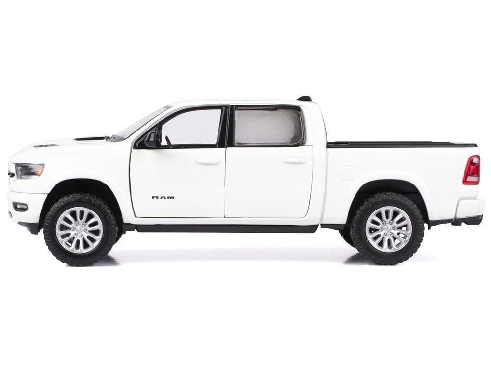 2019 RAM 1500 Laramie Crew Cab Pickup Truck White "Timeless Legends" Series 1/24 Diecast Model Car by Motormax view 3