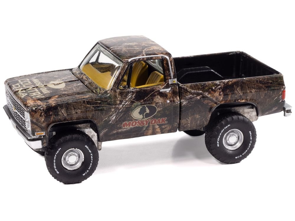 1983 Chevrolet Silverado Pickup Truck "Mossy Oak" Camouflage Livery "Big Country Collectibles" 2025 Series 1/64 Diecast Model Car by Auto World view 2