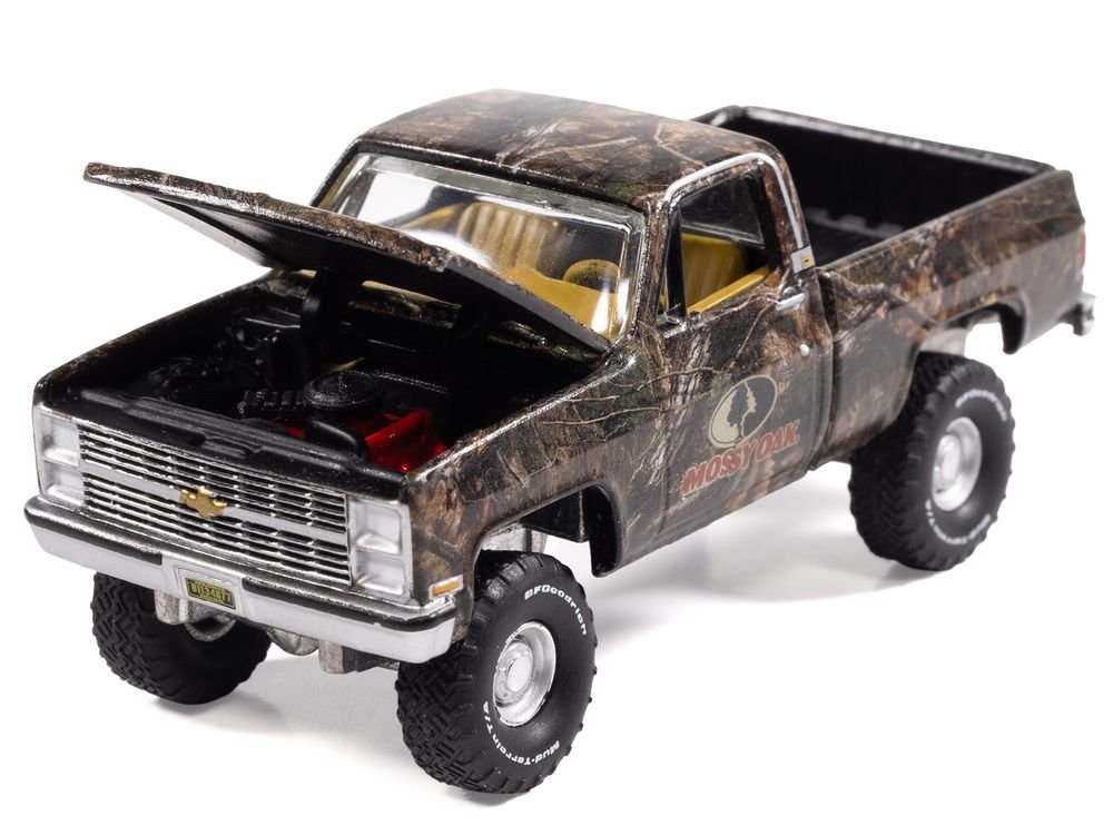 1983 Chevrolet Silverado Pickup Truck "Mossy Oak" Camouflage Livery "Big Country Collectibles" 2025 Series 1/64 Diecast Model Car by Auto World view 3
