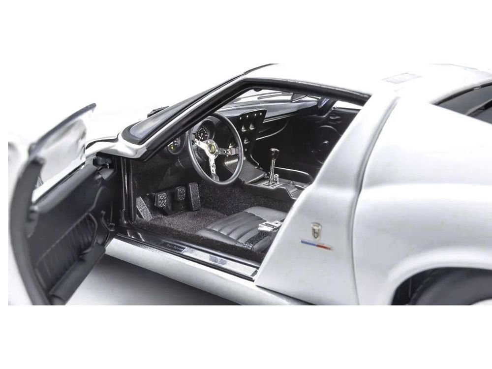 Lamborghini Miura P 400 White 1/18 Diecast Model Car by Kyosho view 3
