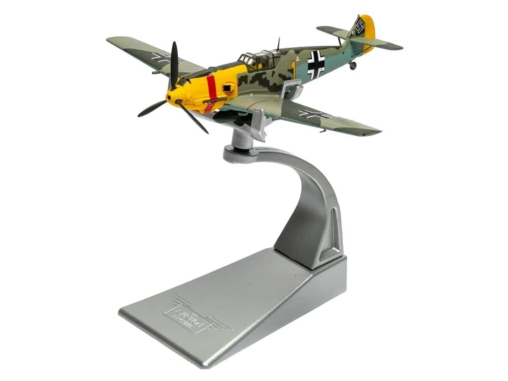 Messerschmitt Bf 109E-4/B Jabo Fighter-Bomber Aircraft "Oberleutnant Walter Rupp 3./JG53 RAF Manston Battle of Britain" (1940) German Luftwaffe "The Aviation Archive" Series 1/72 Diecast Model by Corgi view 4