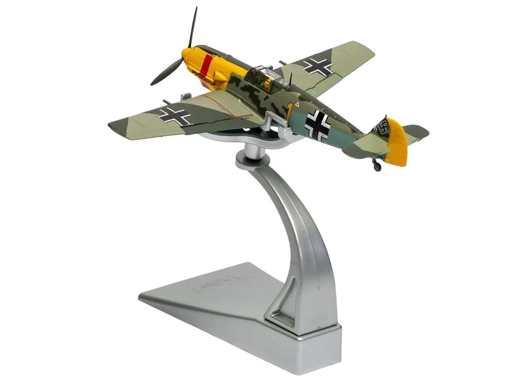 Messerschmitt Bf 109E-4/B Jabo Fighter-Bomber Aircraft "Oberleutnant Walter Rupp 3./JG53 RAF Manston Battle of Britain" (1940) German Luftwaffe "The Aviation Archive" Series 1/72 Diecast Model by Corgi view 5