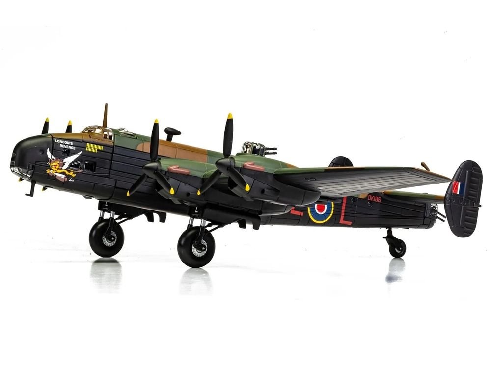 Handley Page Halifax MkV Bomber Aircraft "DK186 London’s Revenge - L for Lana No. 427 Squadron RAF Leeming" (1943) Royal Canadian Air Force "The Aviation Archive" Series 1/72 Diecast Model by Corgi view 2