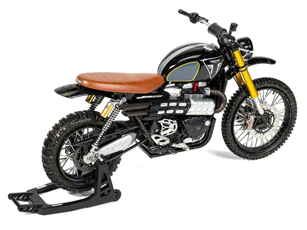 Triumph Scrambler 1200 XE Motorcycle Black (Dirty Version) James Bond 007 "No Time to Die" (2021) Movie Diecast Model Car by Corgi view 3