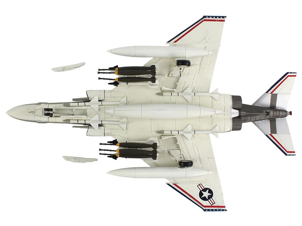McDonnell Douglas F-4J Phantom II Fighter-Bomber Aircraft "153828 MCAS Iwakuni Japan" (1976) United States Marine Corps "Air Power Series" 1/72 Diecast Model by Hobby Master view 4