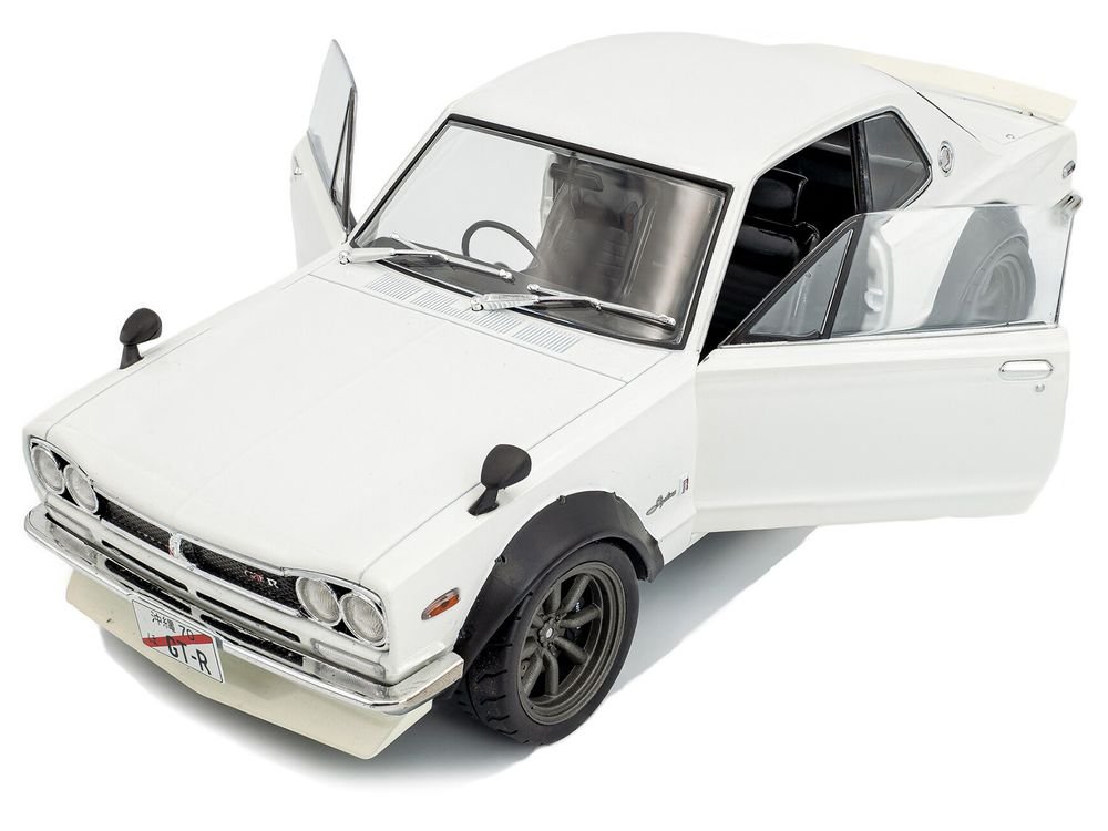 1970 Nissan Skyline (C10) Hakosuka RHD (Right Hand Drive) White 1/18 Diecast Model Car by Solido view 2