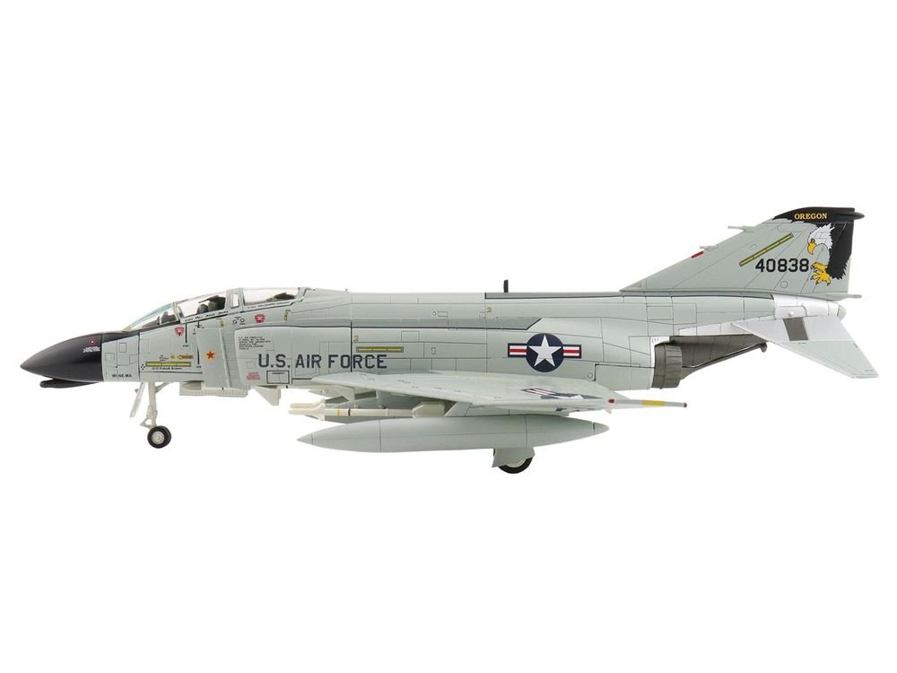 McDonnell Douglas F-4C Phantom II Fighter-Bomber Aircraft "40838 114th Tactical Fighter Training Squadron Oregon Air National Guard" (1980) United States Air Force "Air Power Series" 1/72 Diecast Model by Hobby Master view 2