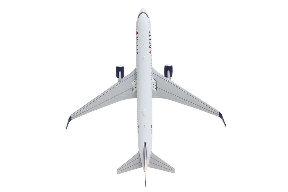 Boeing 767-300ER Commercial Aircraft "Delta Air Lines" (N199DN) White with Red and Blue Tail 1/400 Diecast Model by GeminiJets view 5