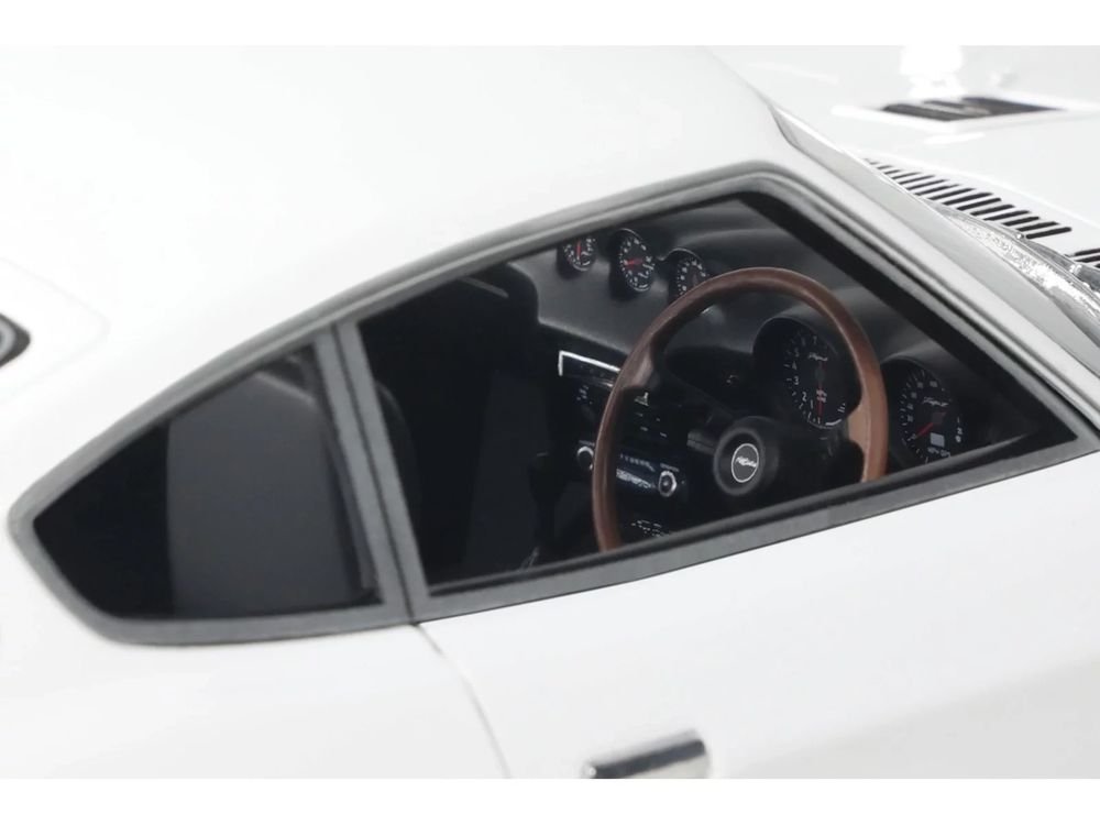 2015 Nissan PANDEM Fairlady Z RHD (Right Hand Drive) White Limited Edition to 2000 pieces Worldwide 1/18 Model Car by Otto Mobile view 2