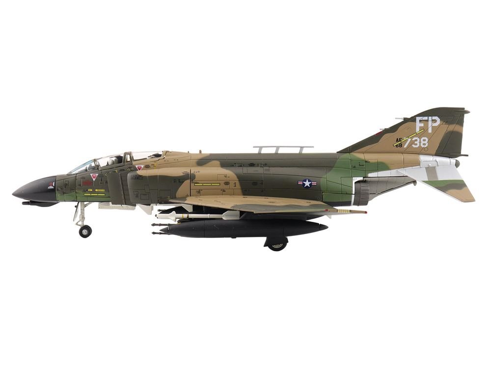 McDonnell Douglas F-4D Phantom II Fighter-Bomber Aircraft "66-8738 Night Owl 497th TFS Ubon RTAFB Thailand" (1972) United States Air Force "Air Power Series" 1/72 Diecast Model by Hobby Master view 2
