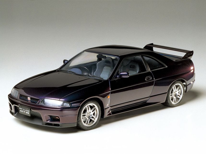 Model Kit Nissan Skyline GT-R V.Spec 1/24 Scale Model by Tamiya view 2
