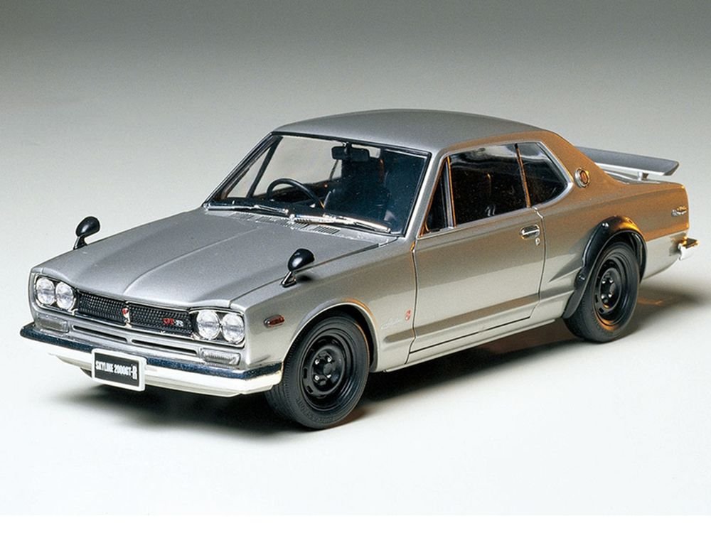 Model Kit Nissan Skyline 2000 GT-R 1/24 Scale Model by Tamiya view 2