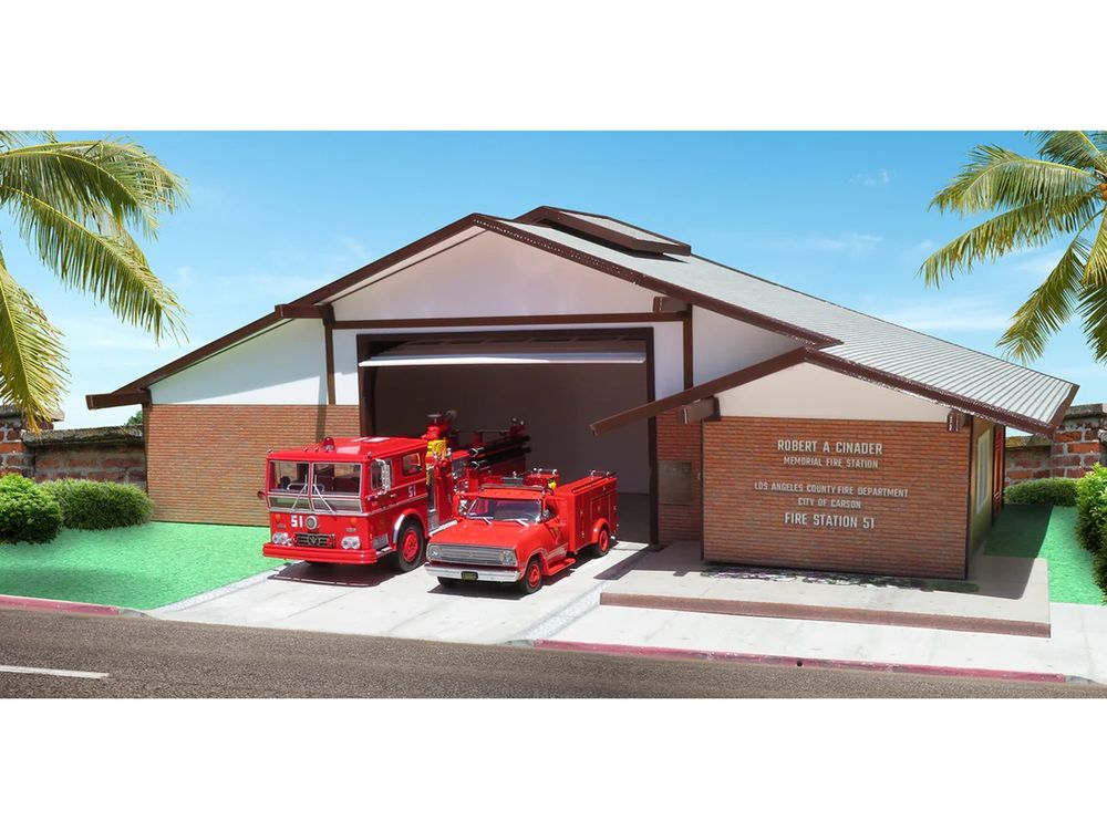 Los Angeles County Fire Department Fire Station 51 Diorama EZ Assembly Kit "Emergency!" Series 1/50 Model by Iconic Replicas view 3