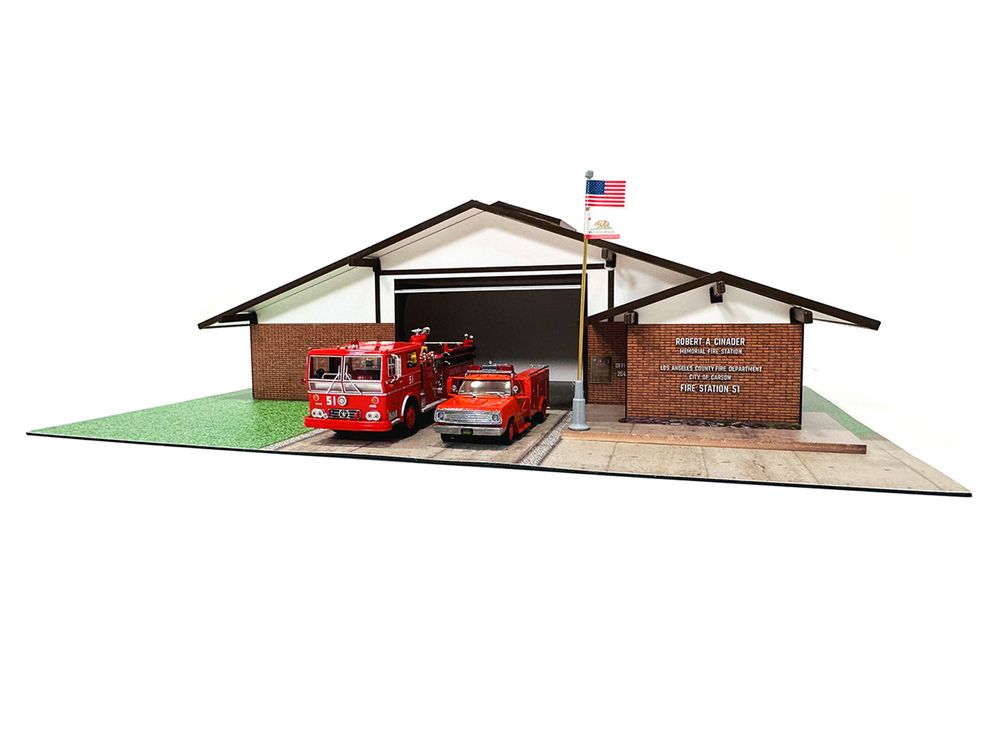 Los Angeles County Fire Department Fire Station 51 Diorama EZ Assembly Kit "Emergency!" Series 1/50 Model by Iconic Replicas view 4