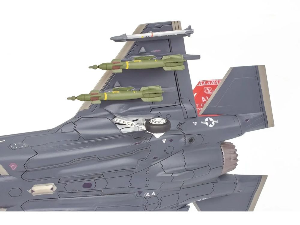 Level 4 Model Kit Lockheed Martin F-35A Lightning II Aircraft 1/72 Scale Model by Revell view 4
