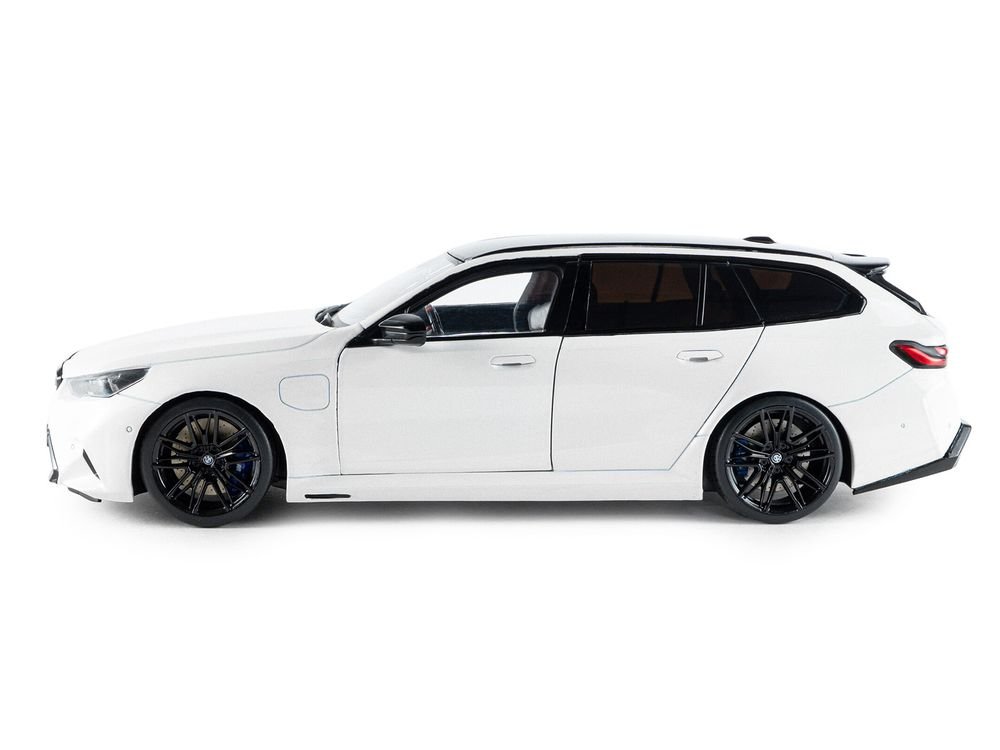 2025 BMW M5 Touring Alpine White with Black Top 1/18 Diecast Model Car by Solido view 3