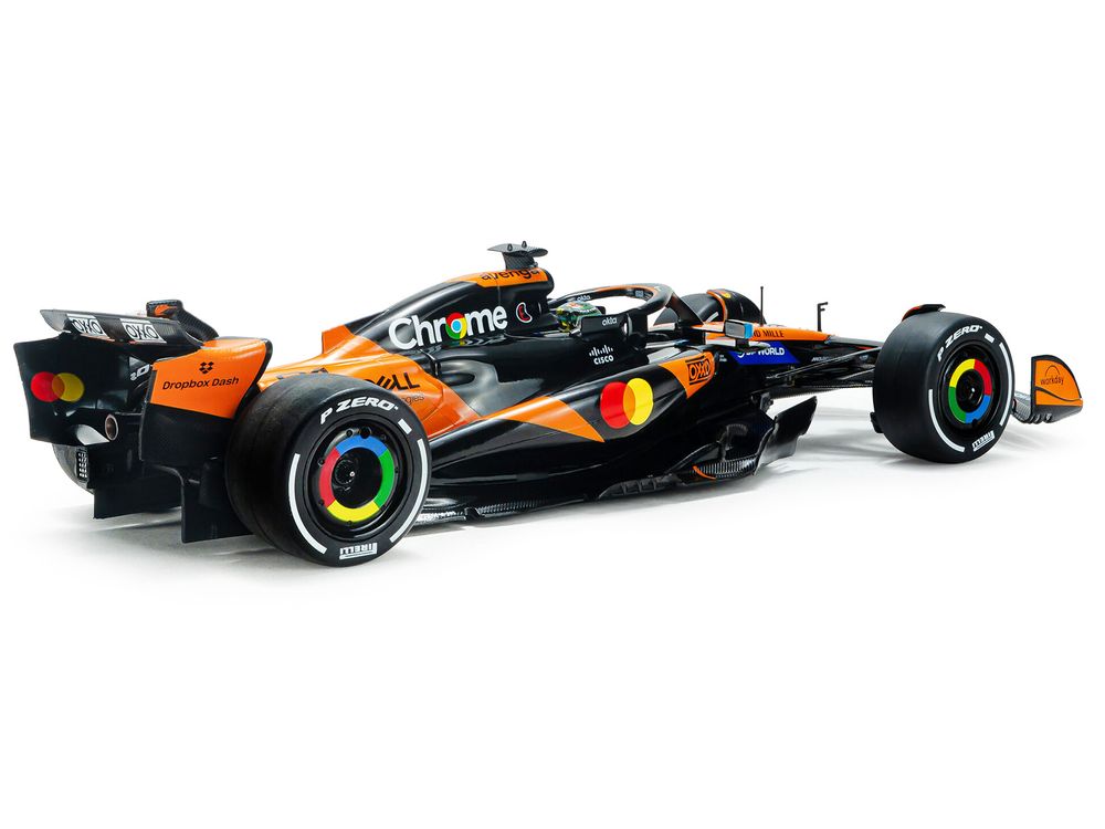 McLaren MCL39 #81 Oscar Piastri "OKX" Winner Formula One F1 "Chinese GP" (2025) "Competition" Series 1/18 Diecast Model Car by Solido view 3
