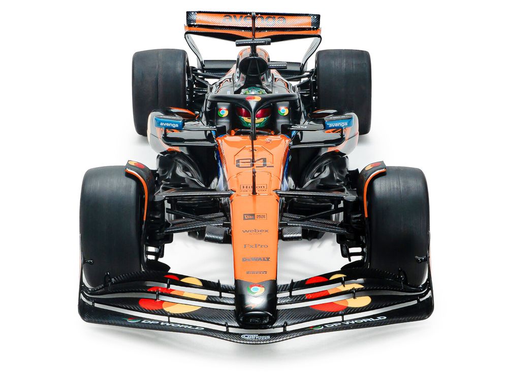 McLaren MCL39 #81 Oscar Piastri "OKX" Winner Formula One F1 "Chinese GP" (2025) "Competition" Series 1/18 Diecast Model Car by Solido view 4