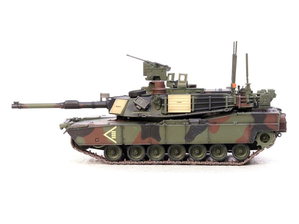 General Dynamics M1A2 SEP V2 Abrams Tank "2nd Battalion 5th Cavalry Regiment 1st Cavalry Division Germany" United States Army 1/72 Diecast Model by Panzerkampf view 2