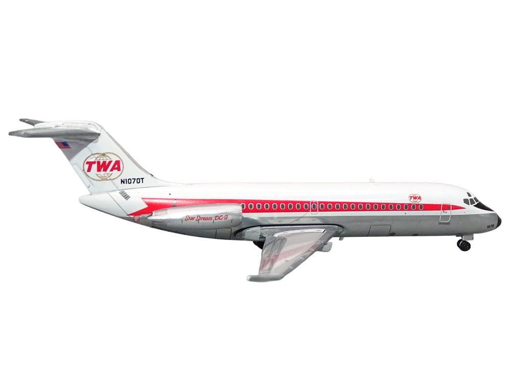 McDonnell Douglas DC-9-15 Commercial Aircraft "Trans World Airlines" (N1070T) White with Red Stripes 1/400 Diecast Model by V1:400 view 2