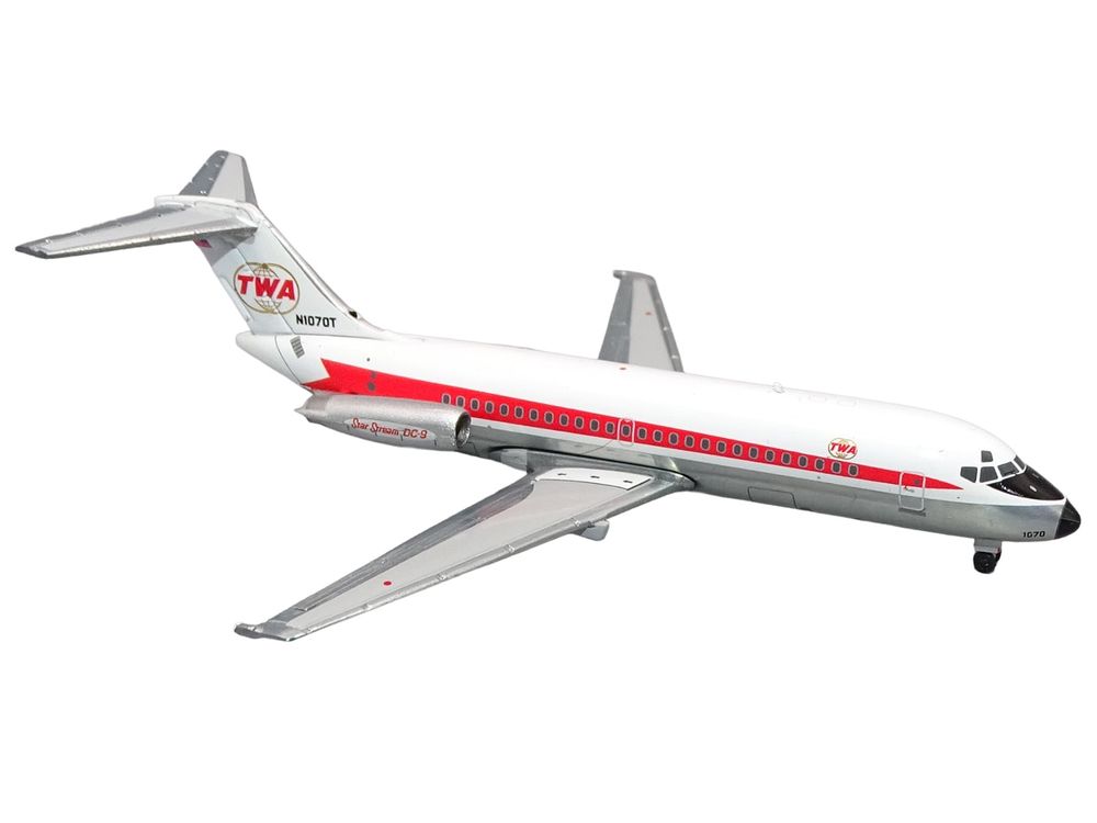 McDonnell Douglas DC-9-15 Commercial Aircraft "Trans World Airlines" (N1070T) White with Red Stripes 1/400 Diecast Model by V1:400 view 4