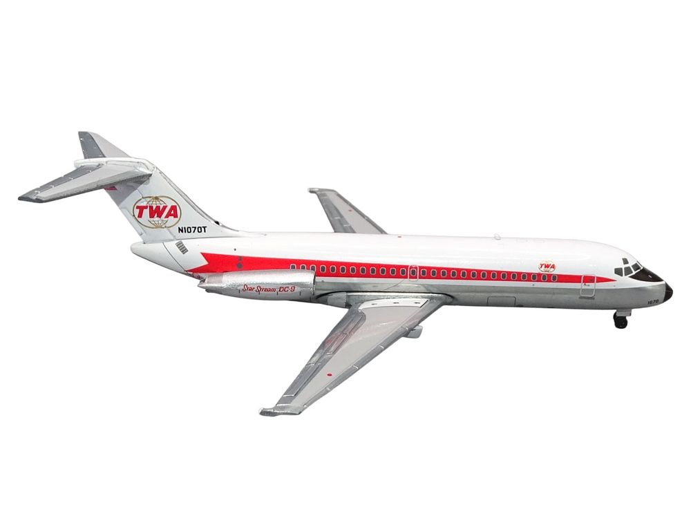 McDonnell Douglas DC-9-15 Commercial Aircraft "Trans World Airlines" (N1067T) White with Red Stripes 1/400 Diecast Model by V1:400 view 3