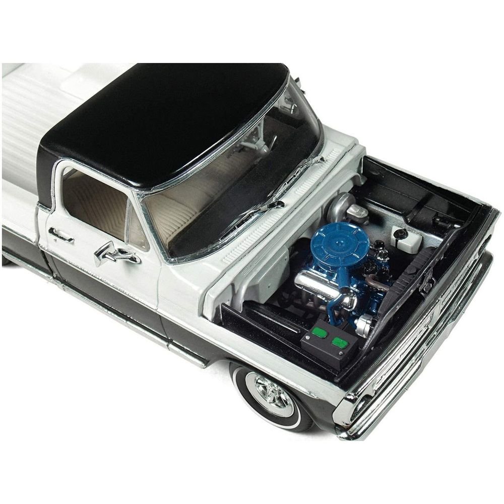 Skill 3 Model Kit 1972 Ford Sport Custom Pickup Truck 1/25 Scale Model by Moebius view 3