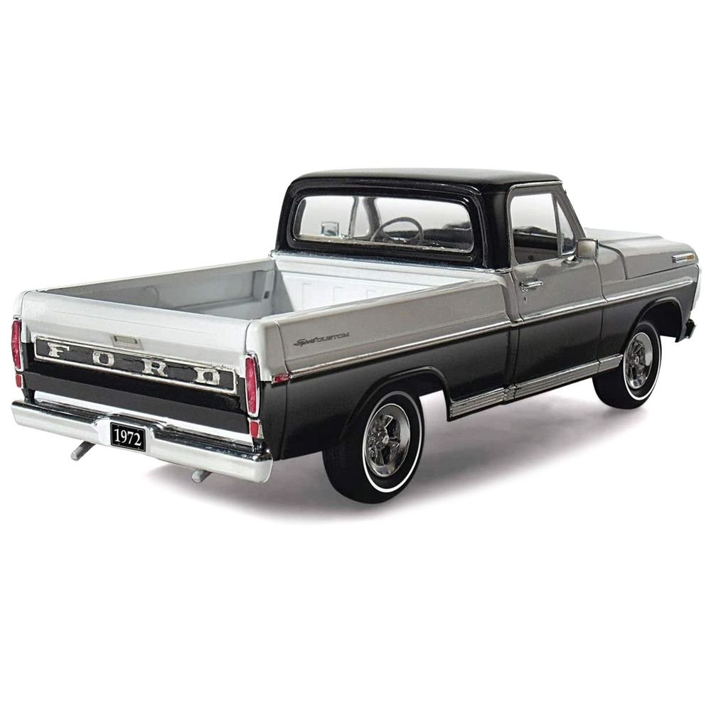 Skill 3 Model Kit 1972 Ford Sport Custom Pickup Truck 1/25 Scale Model by Moebius view 4