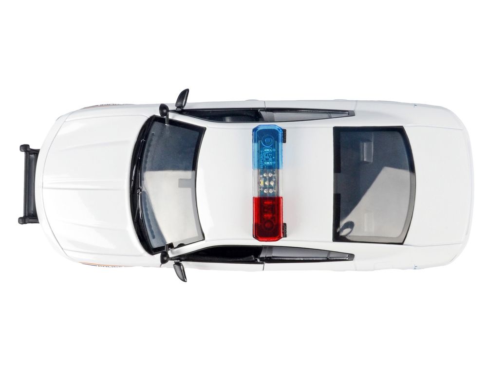 2023 Dodge Charger Pursuit Police Car "Royal Canadian Mounted Police (RCMP)" White with Flashing Light Bar and Front and Rear Lights and Sound 1/24 Diecast Model Car by Motormax view 5