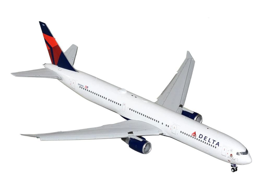 Boeing 767-400ER Commercial Aircraft with Flaps Down "Delta Air Lines" (N482MH) White with Blue and Red Tail "Gemini 200" Series 1/200 Diecast Model Airplane by GeminiJets view 2