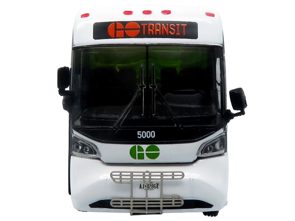 MCI D4520 Commuter Coach Bus "GO Transit" Green and White "The Bus & Motorcoach Collection" Limited Edition to 504 pieces Worldwide 1/87 (HO) Scale Diecast Model by Iconic Replicas view 4