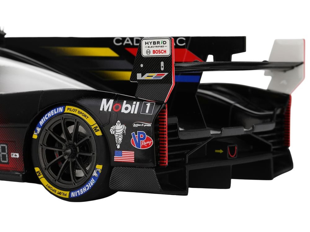 Cadillac V-Series.R #31 Jack Aitken - Felipe Drugovich - Frederik Vesti - Earl Bamber "Cadillac Whelen" IMSA "24 Hours of Daytona" (2025) 1/18 Model Car by Top Speed view 4