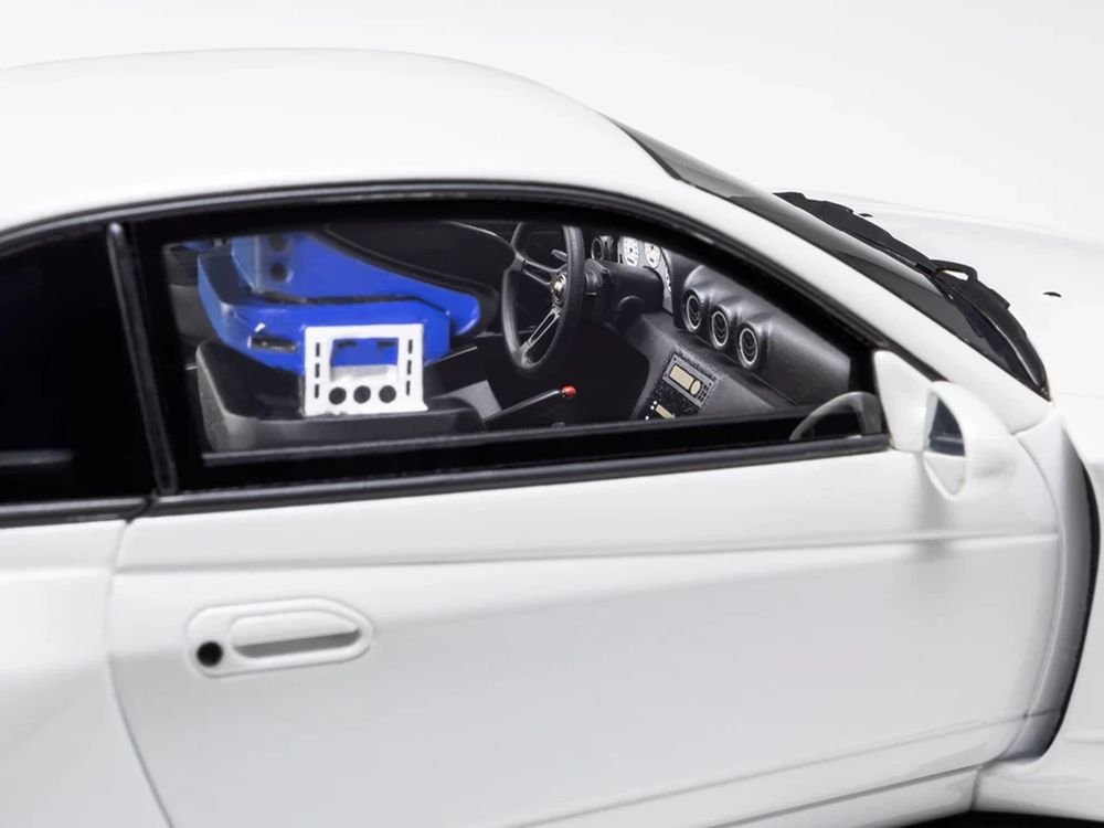 Nissan Silvia (S15) "Khyzyl Saleem" White 1/18 Model Car by Kyosho view 2