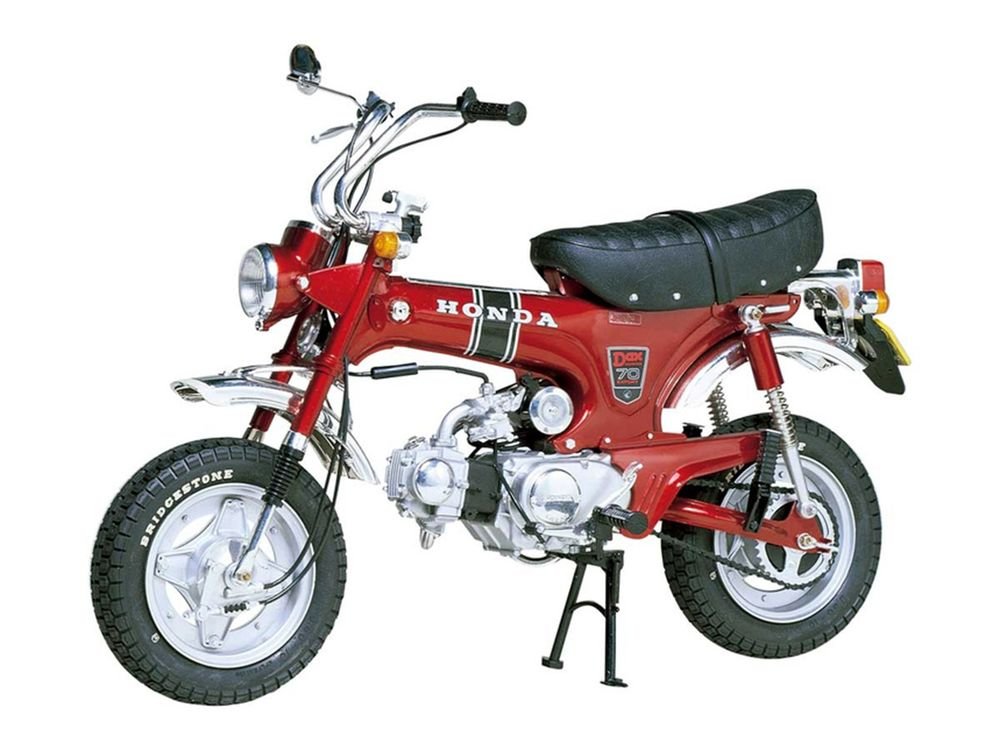 Model Kit Dax Honda Export 70 Motorcycle 1/6 Scale Model by Tamiya view 2