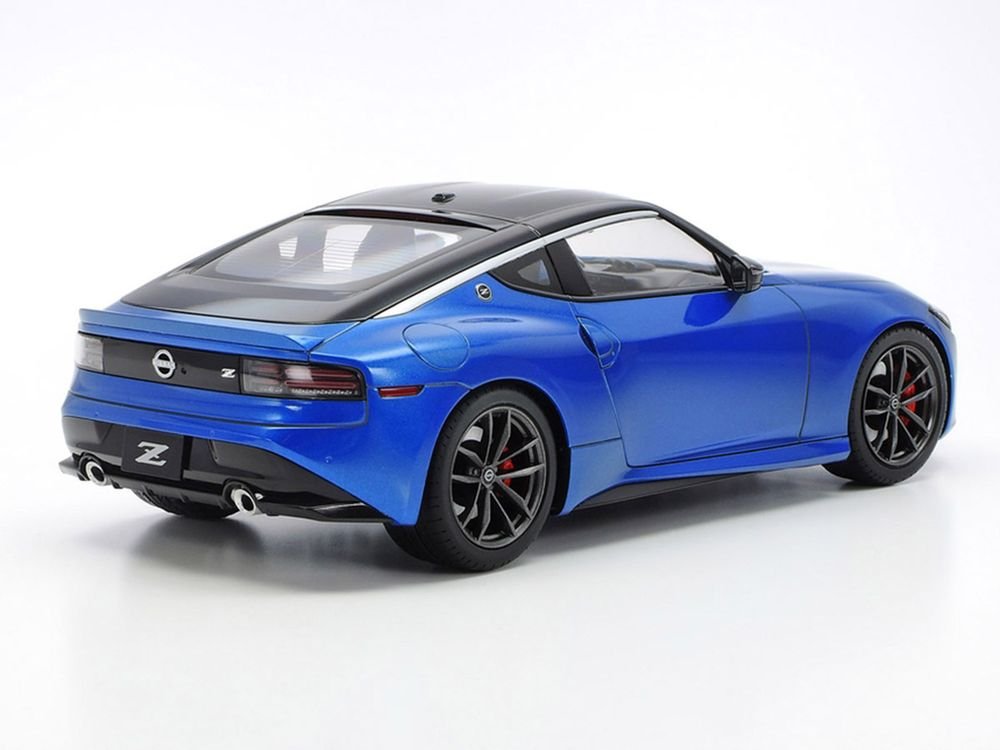 Model Kit Nissan Fairlady Z (RZ34) 1/24 Scale Model by Tamiya view 3