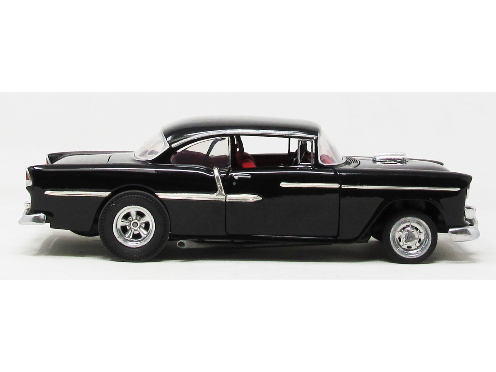 Skill 3 Model Kit 1955 Chevrolet Custom Street Rod "X-Parts Garage" 1/25 Scale Model by Atlantis view 3