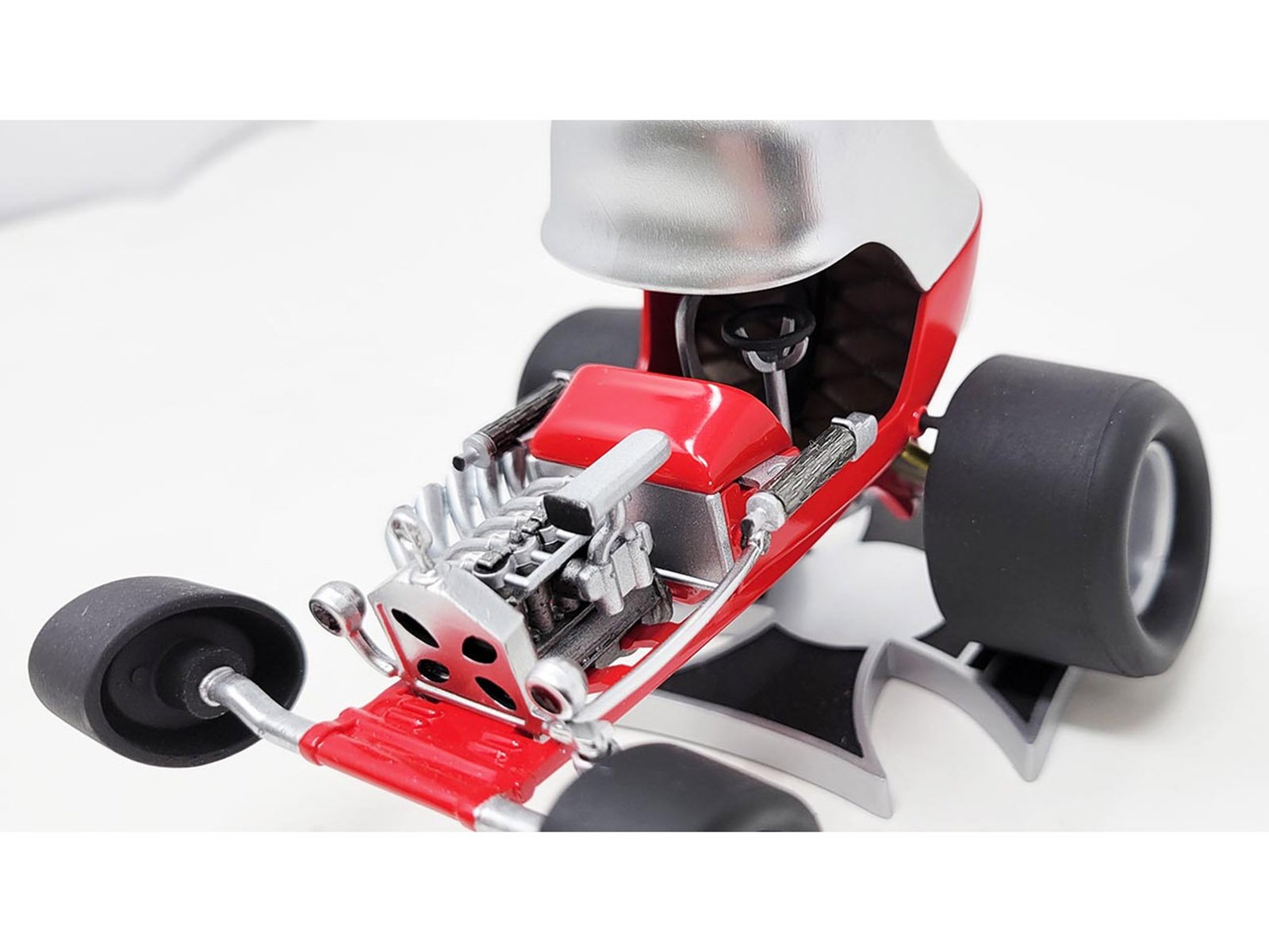 Model Kit Tom Daniel's Lil' Red Baron Show Rod (Snap-to-Build) 1/32 Scale Model by Atlantis view 2