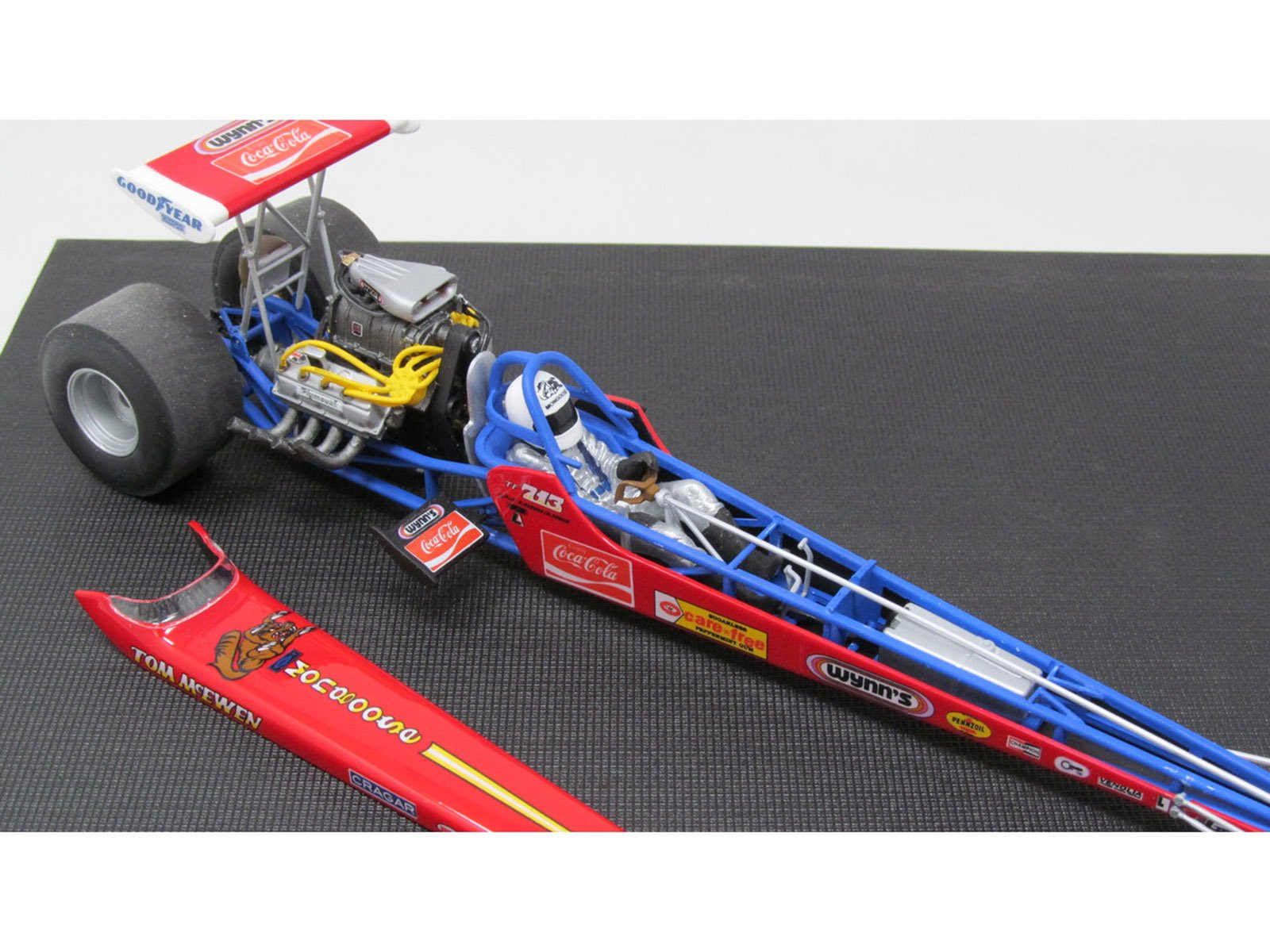Skill 2 Model Kit Tom McEwen's "Mongoose" Rear Engine Dragster 1/24 Scale Model by Atlantis view 3
