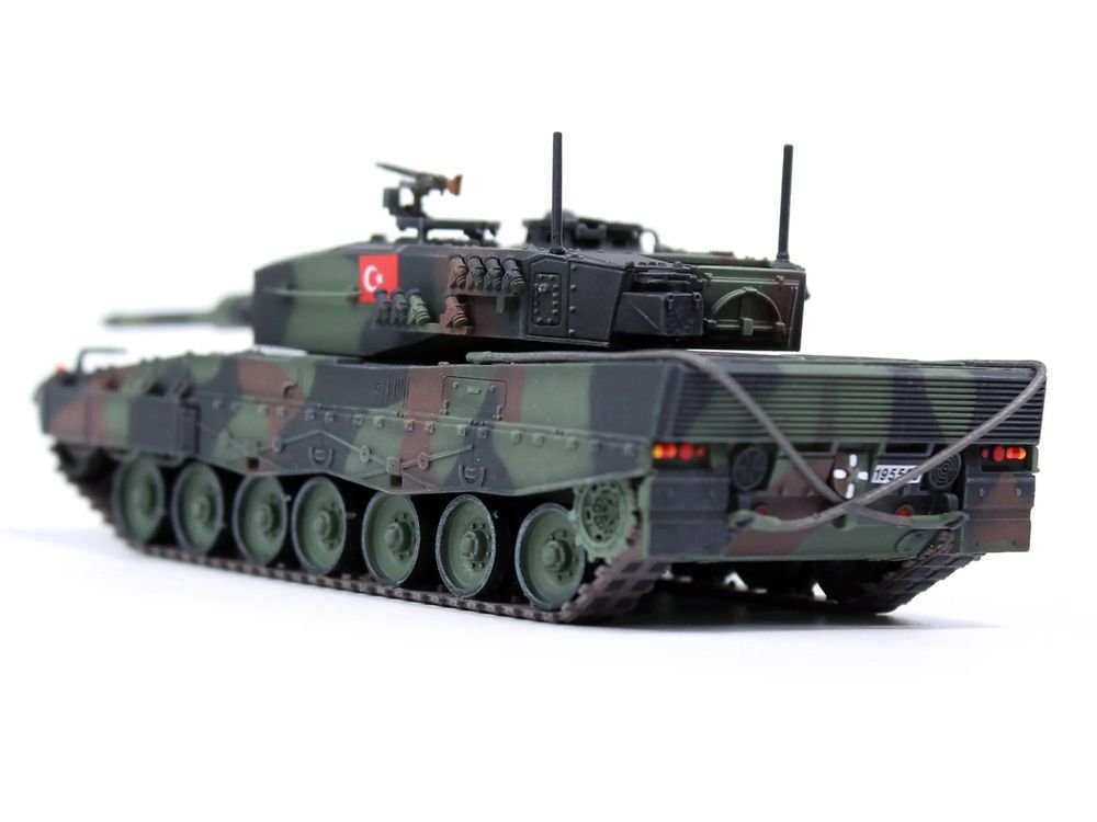 Leopard 2A4 Main Battle Tank "2nd Cavalry Armoured Brigade Turkey-Syria Border" (2016) Turkish Army "Armor Premium" Series 1/72 Diecast Model by Panzerkampf view 3
