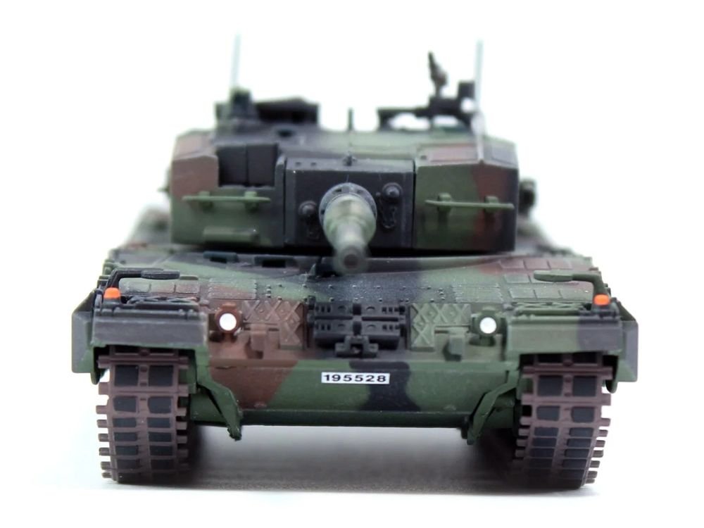 Leopard 2A4 Main Battle Tank "2nd Cavalry Armoured Brigade Turkey-Syria Border" (2016) Turkish Army "Armor Premium" Series 1/72 Diecast Model by Panzerkampf view 5