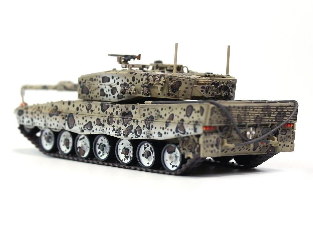 Leopard 2A4 Main Battle Tank "Jaguar Scheme" Austrian Army "Armor Premium" Series 1/72 Diecast Model by Panzerkampf view 3
