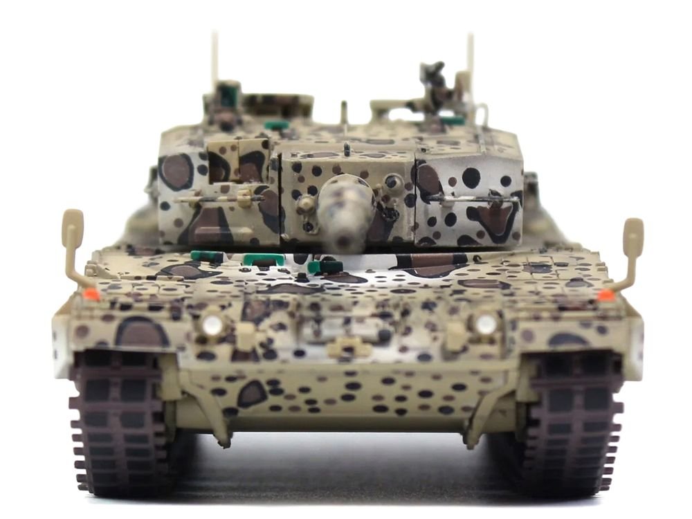 Leopard 2A4 Main Battle Tank "Jaguar Scheme" Austrian Army "Armor Premium" Series 1/72 Diecast Model by Panzerkampf view 4