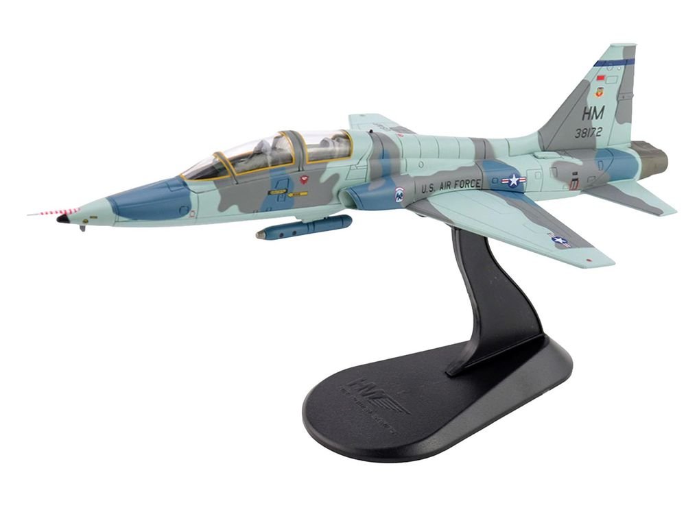 Northrop AT-38B Talon Aircraft "63-8172 479th TTW LIFT Trainer NASA" (1980s) United States Air Force "Air Power Series" 1/72 Diecast Model by Hobby Master view 5